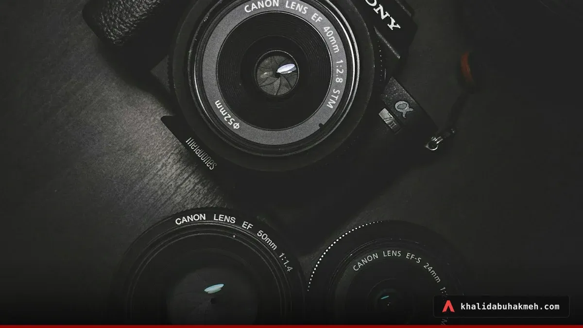 Flat lay photography of black Sony DSLR camera on black surface. Photo by Conor Luddy on Unsplash.